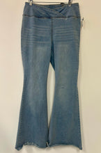 Load image into Gallery viewer, Vanilla Star Denim Size Large
