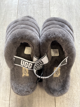 Load image into Gallery viewer, Uggs Sandals Womens 10
